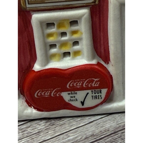 Town Square Collection Coca Cola “Mooney’s Antique Barn” Iluminated RETIRED - Picture 5 of 16